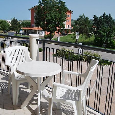 Eu Ropa Hotel Nereto Zewnętrze zdjęcie