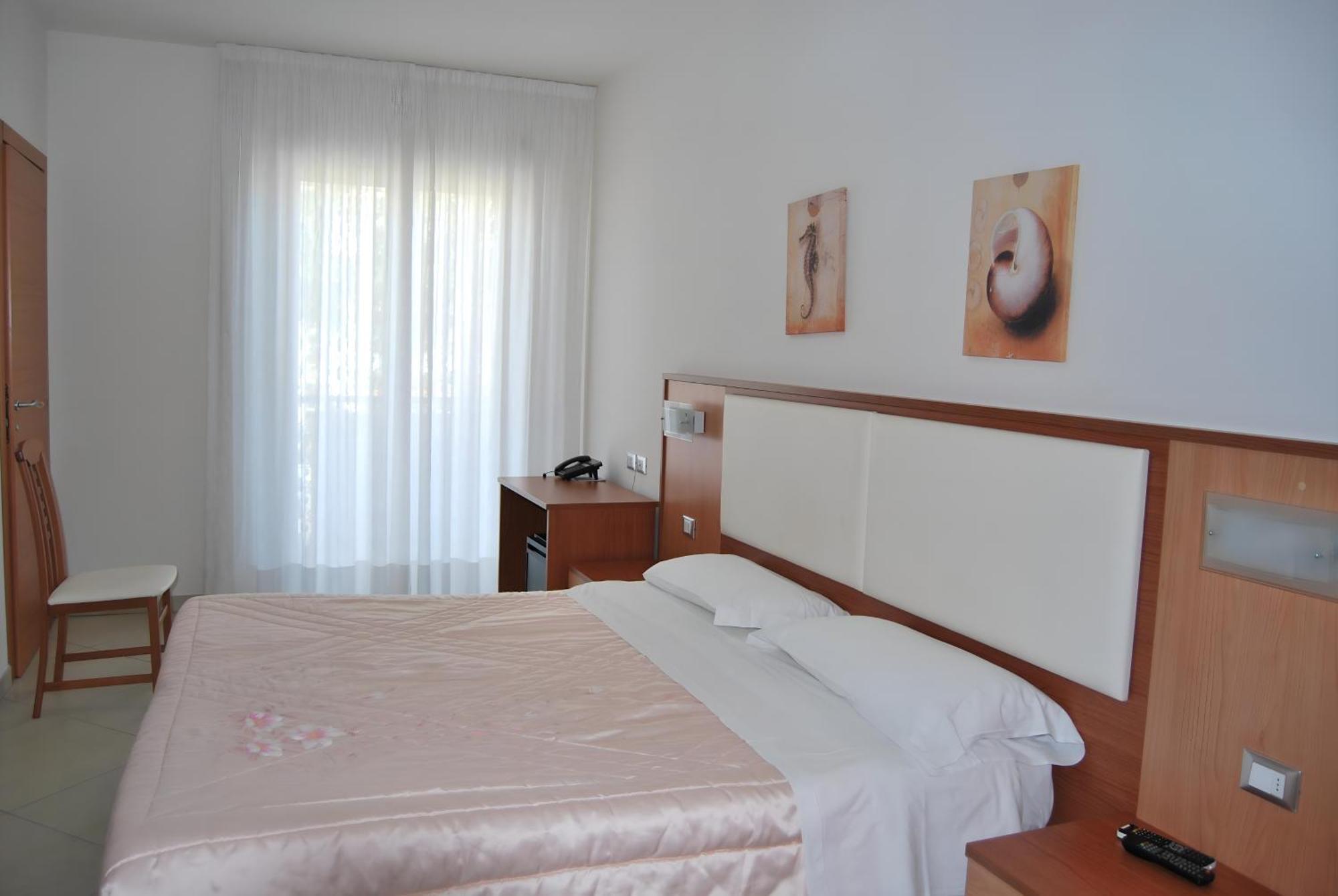 Eu Ropa Hotel Nereto Zewnętrze zdjęcie
